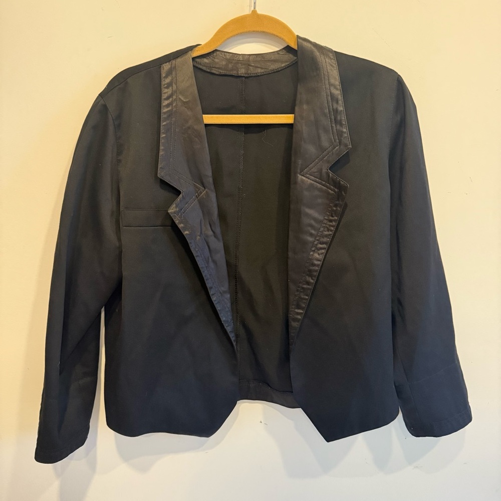 Vintage Women's Black Cropped Blazer